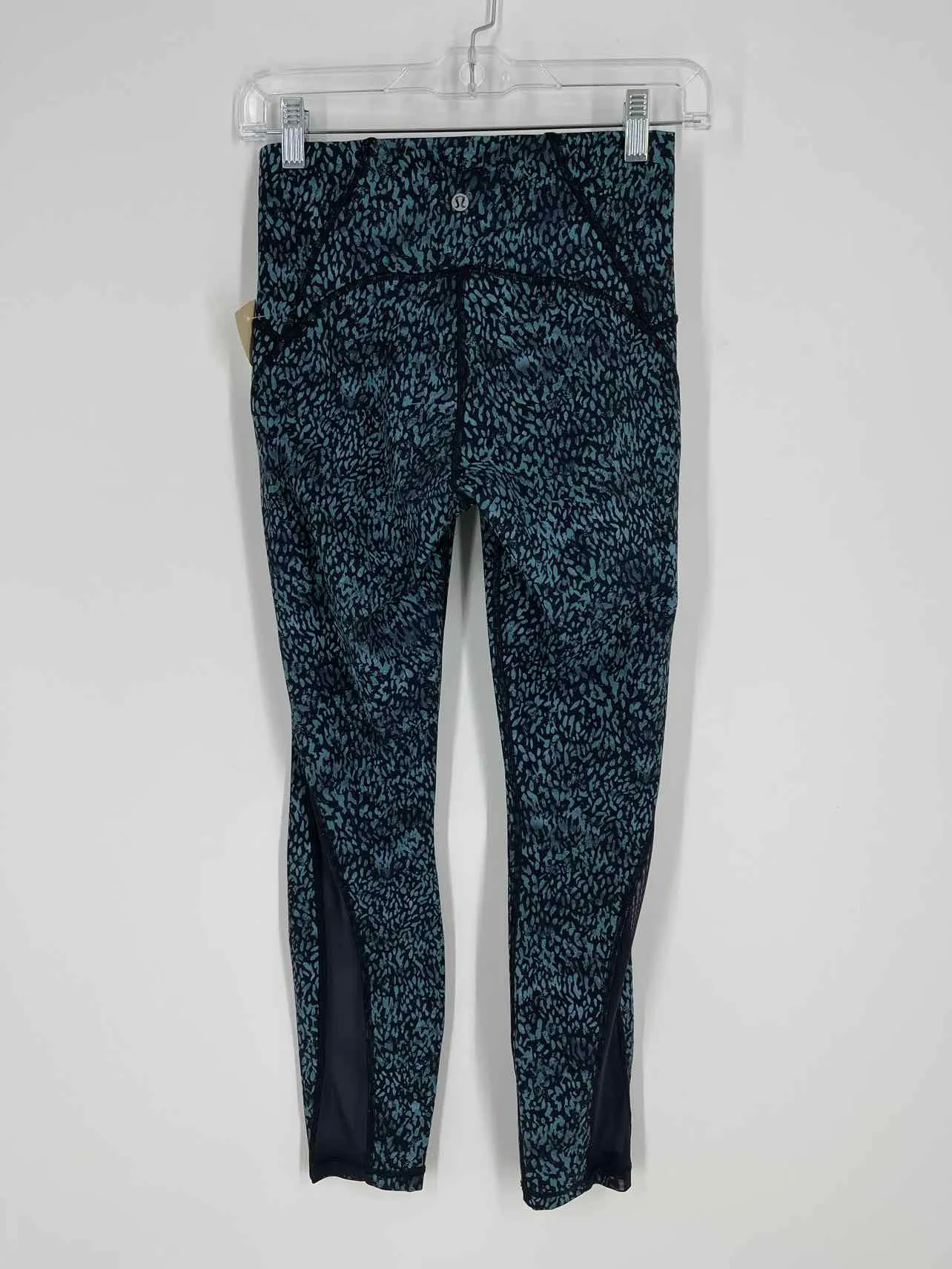 Lululemon Athletica Size 6 Black/Blue Animal Print Activewear Pants